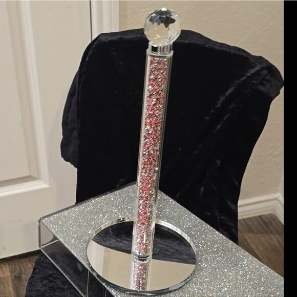 Unique Design Pink Crushed Diamond Paper Towel Holder - Picture 3 of 6